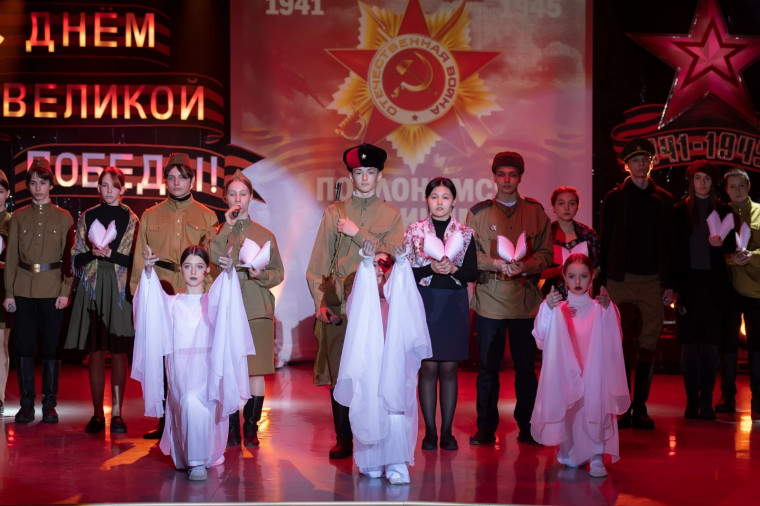 "Поклонимся тем годам великим".