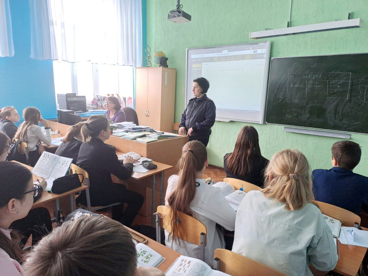 "Сообщи где торгуют смертью".