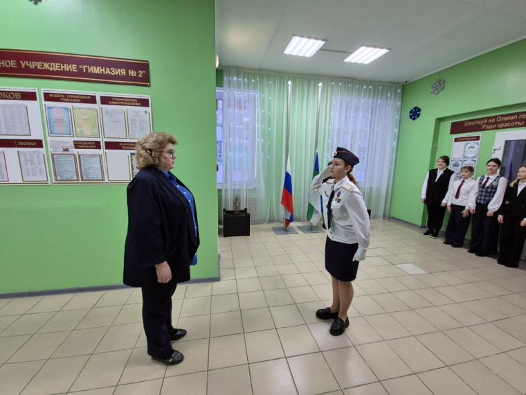 Церемония поднятия флагов.