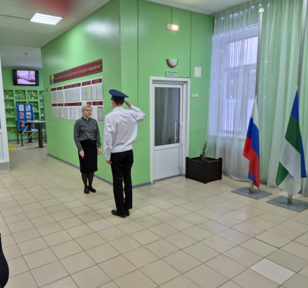 Церемония поднятия флагов.