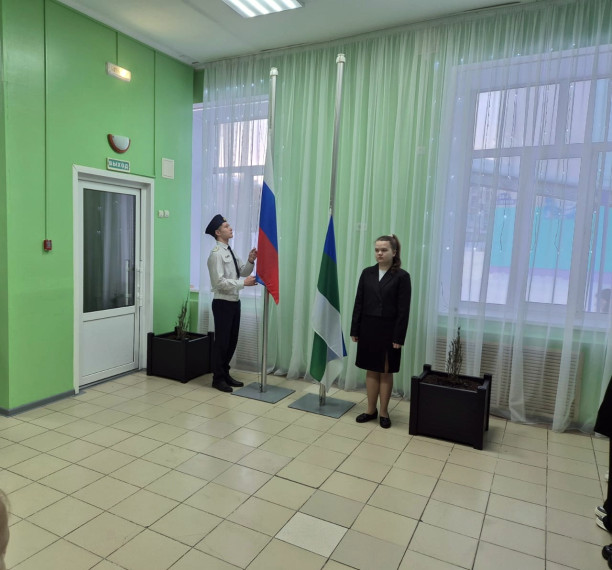 Церемония поднятия флагов.